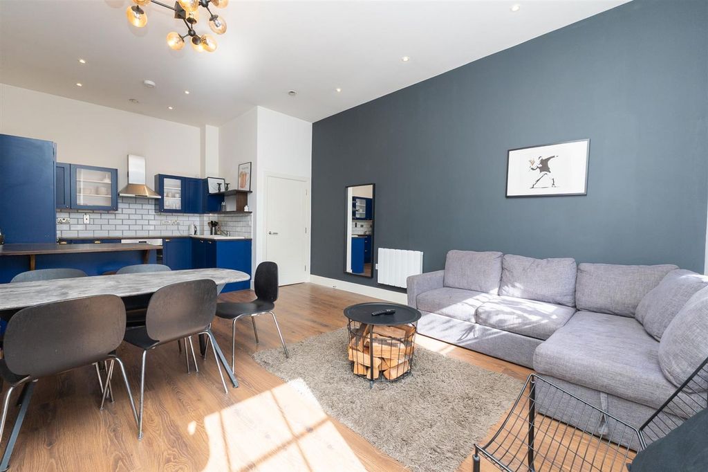 Property photo 3 of 21