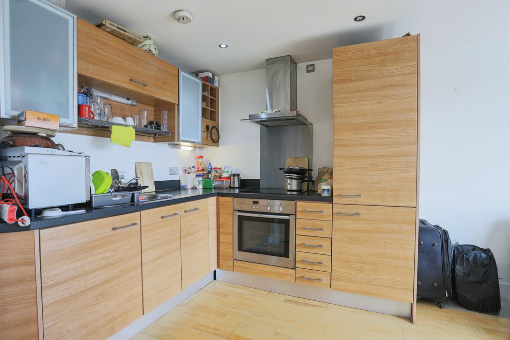 Property photo 1 of 11 Kitchen