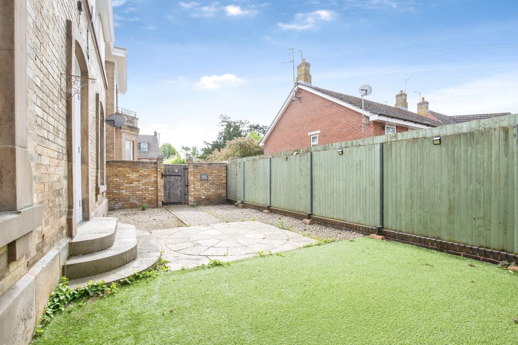 Property photo 3 of 16 71011F96-Mw26-103