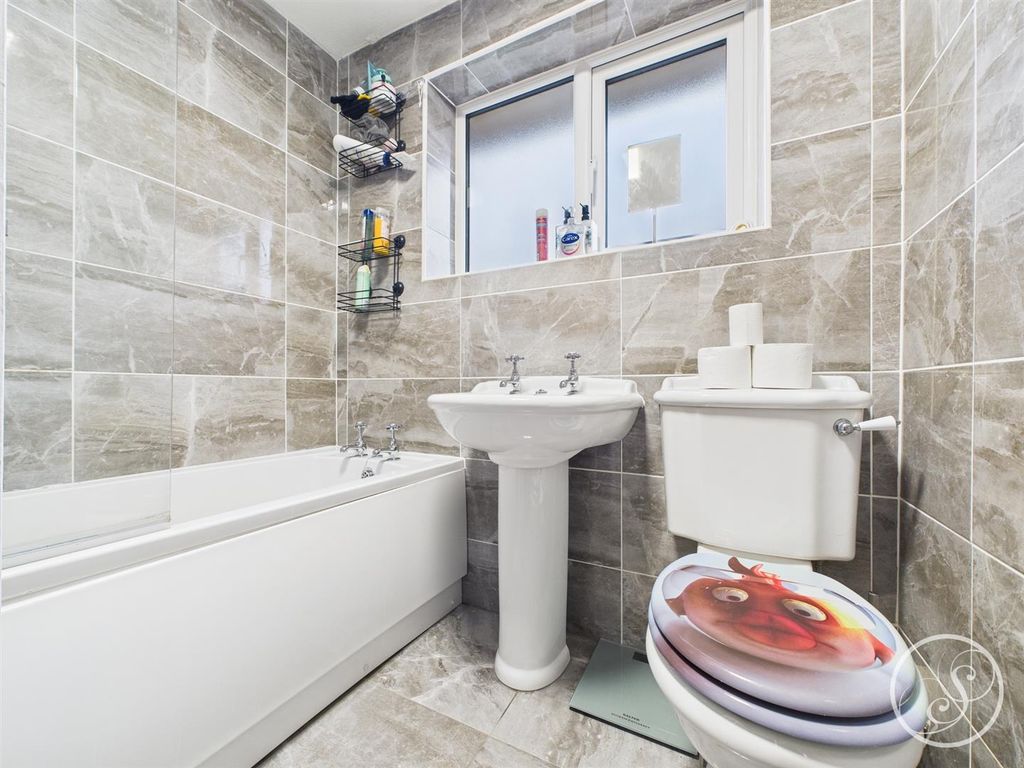 Property photo 3 of 13 Bathroom