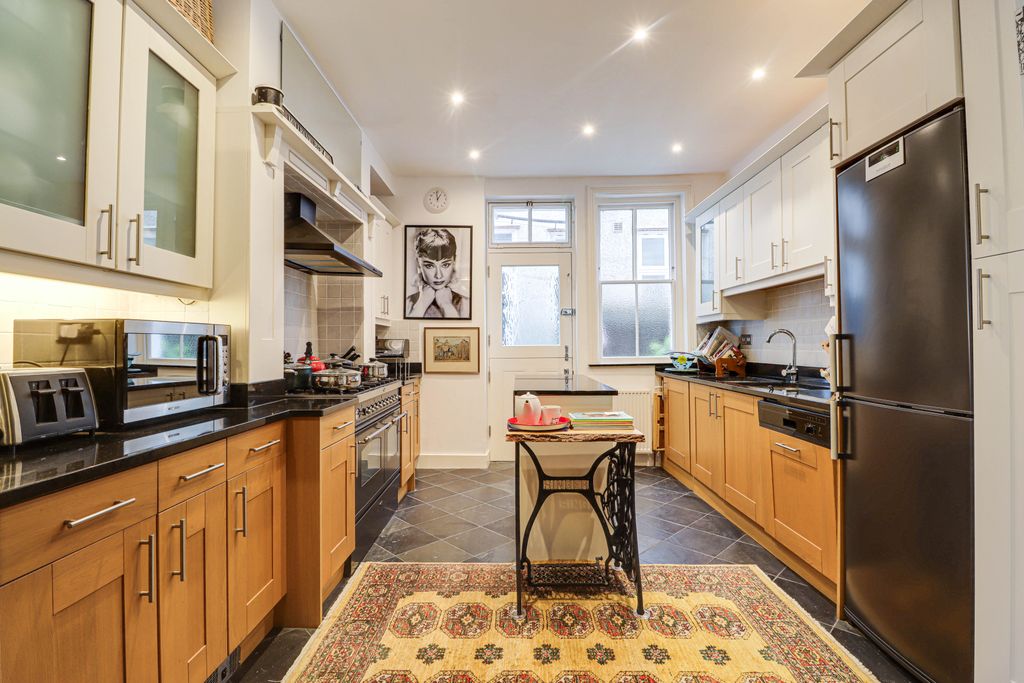 Property photo 2 of 16 Kitchen