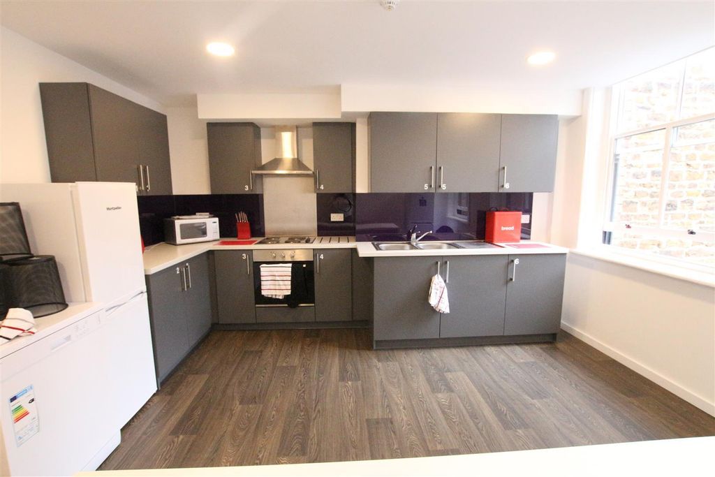 Property photo 3 of 6 Fish Street Kitchen 2.Jpg