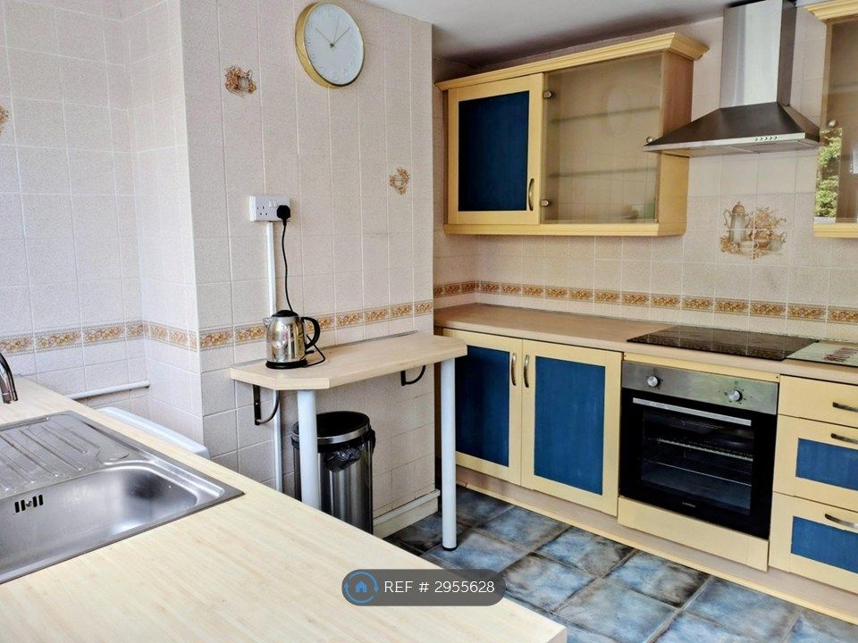 Property photo 3 of 6 Kitchen