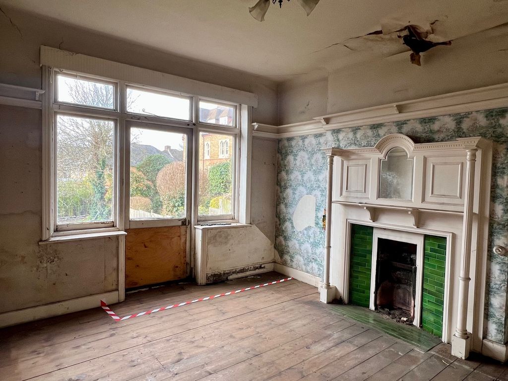 Property photo 2 of 24