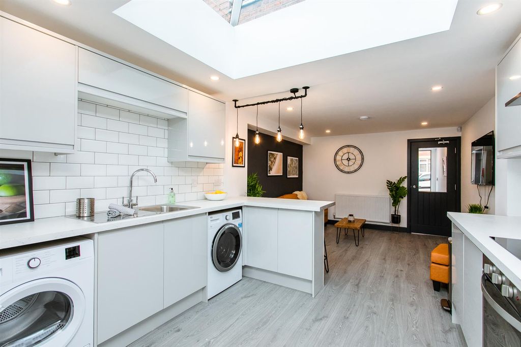 Property photo 3 of 12 60 Dean Street-31.Jpg