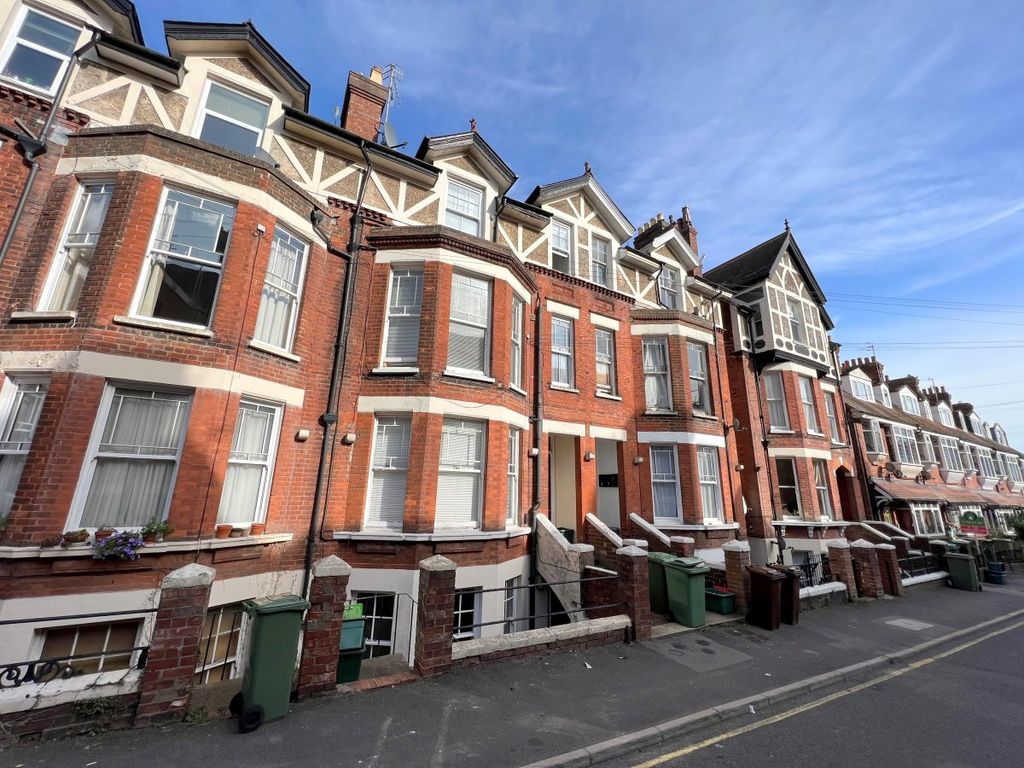 Property photo 1 of 6 1 Bed Unfurnished Flat