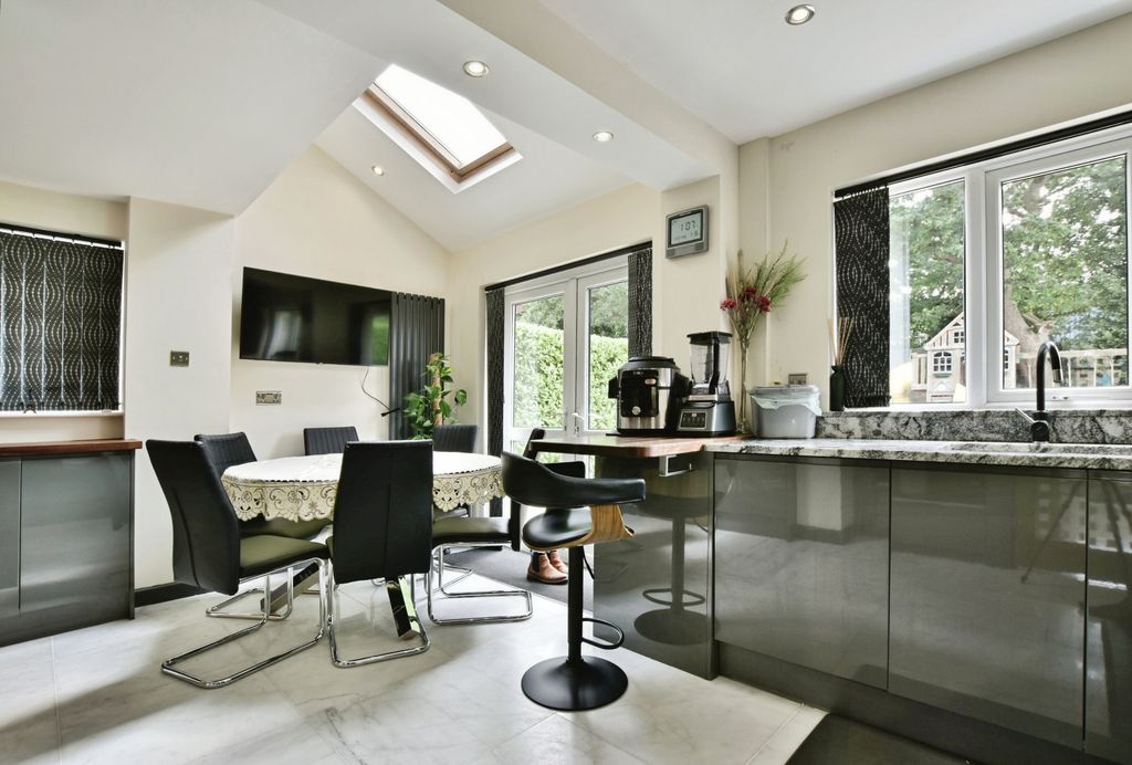Property photo 2 of 20 Kitchen Diner
