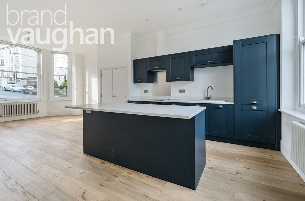 Property photo 1 of 10 Kitchen