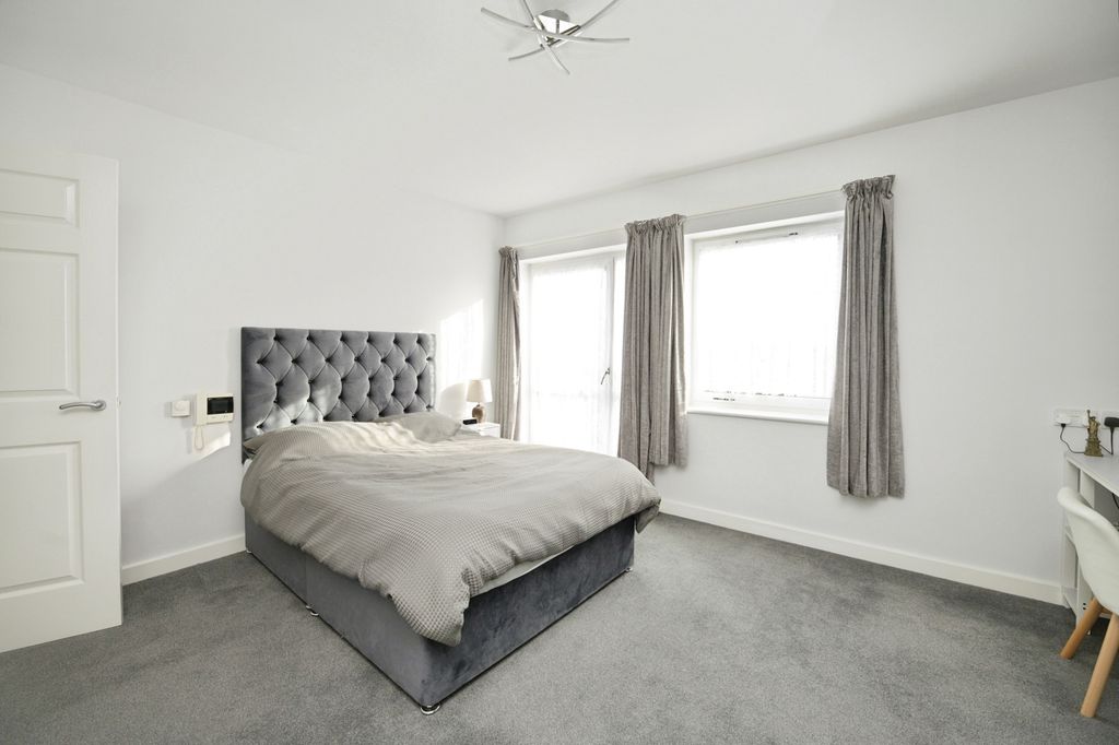 Property photo 2 of 17 Photo