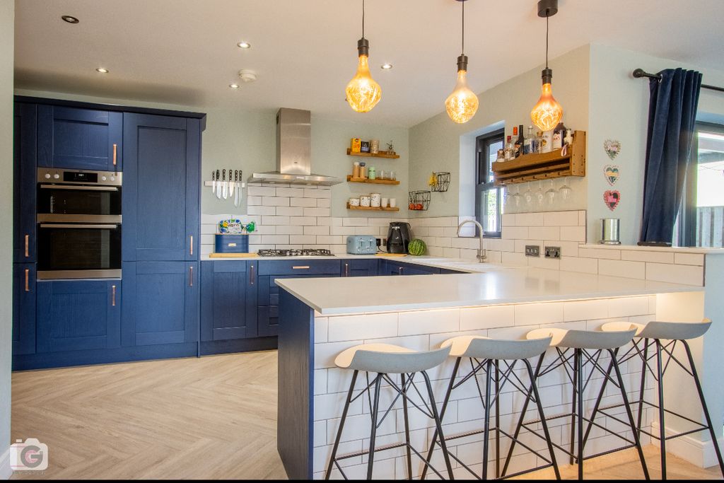 Property photo 2 of 31 Kitchen