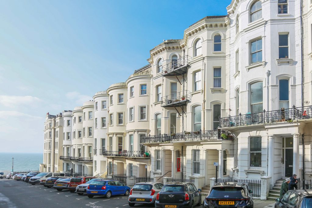 Property photo 1 of 12 296A8048