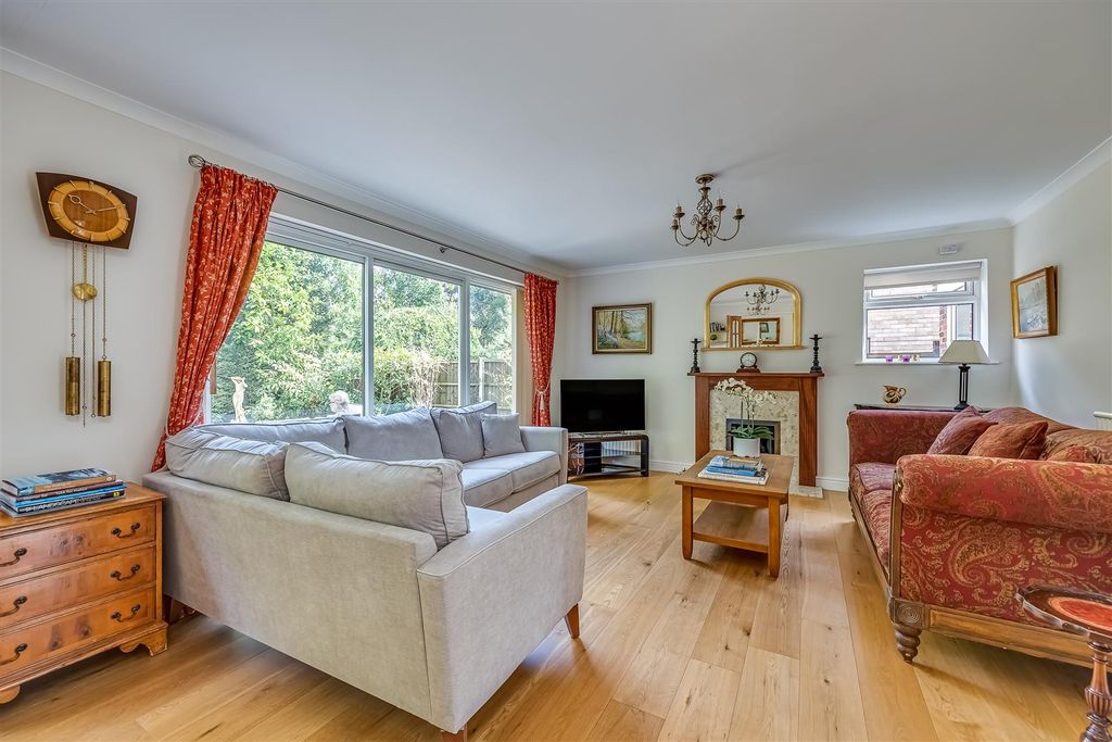 Property photo 3 of 29 House-Great-Ellshams-Banstead-112.Jpg