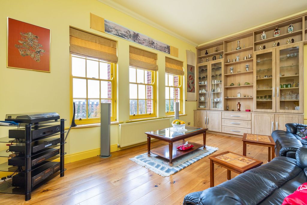 Property photo 2 of 11