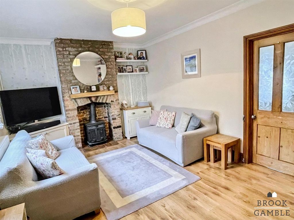 Property photo 3 of 17 01323 438506