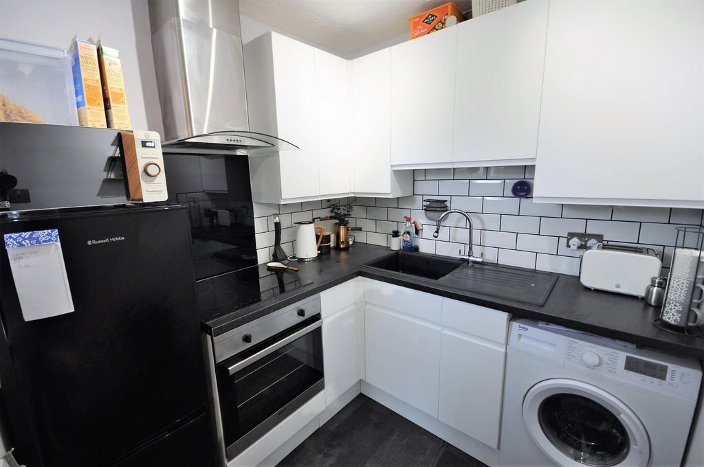 Property photo 2 of 7 Re-Fitted Kitchen