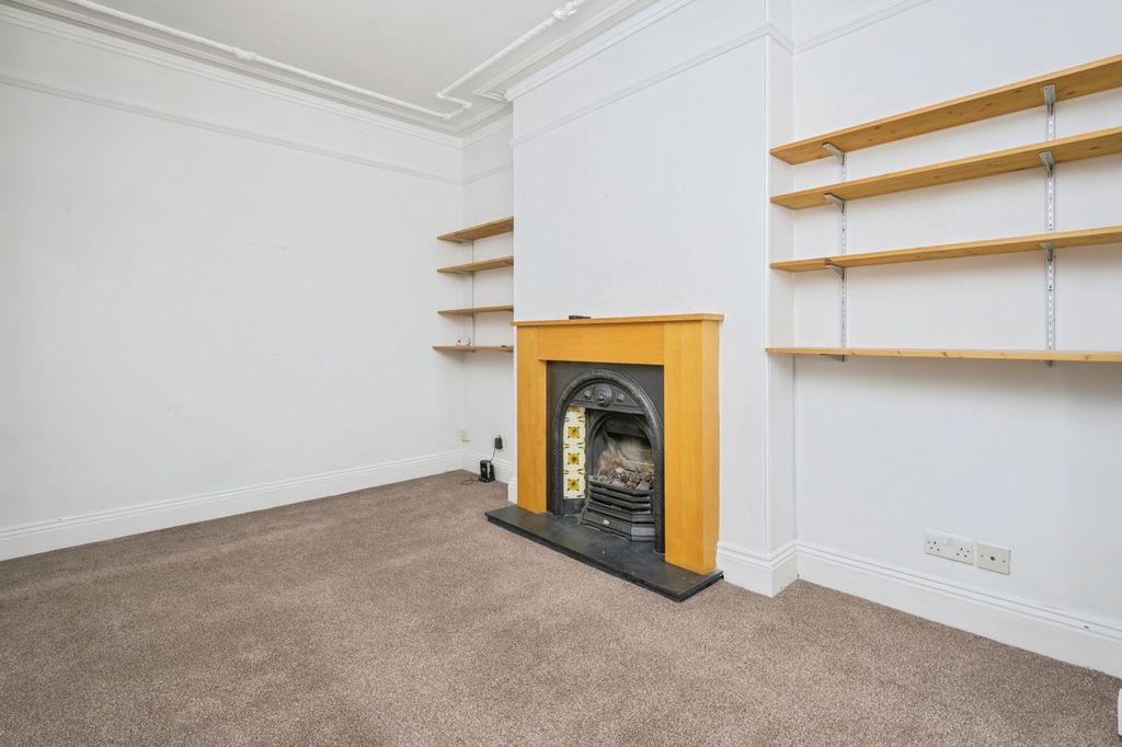Property photo 3 of 17 Photo