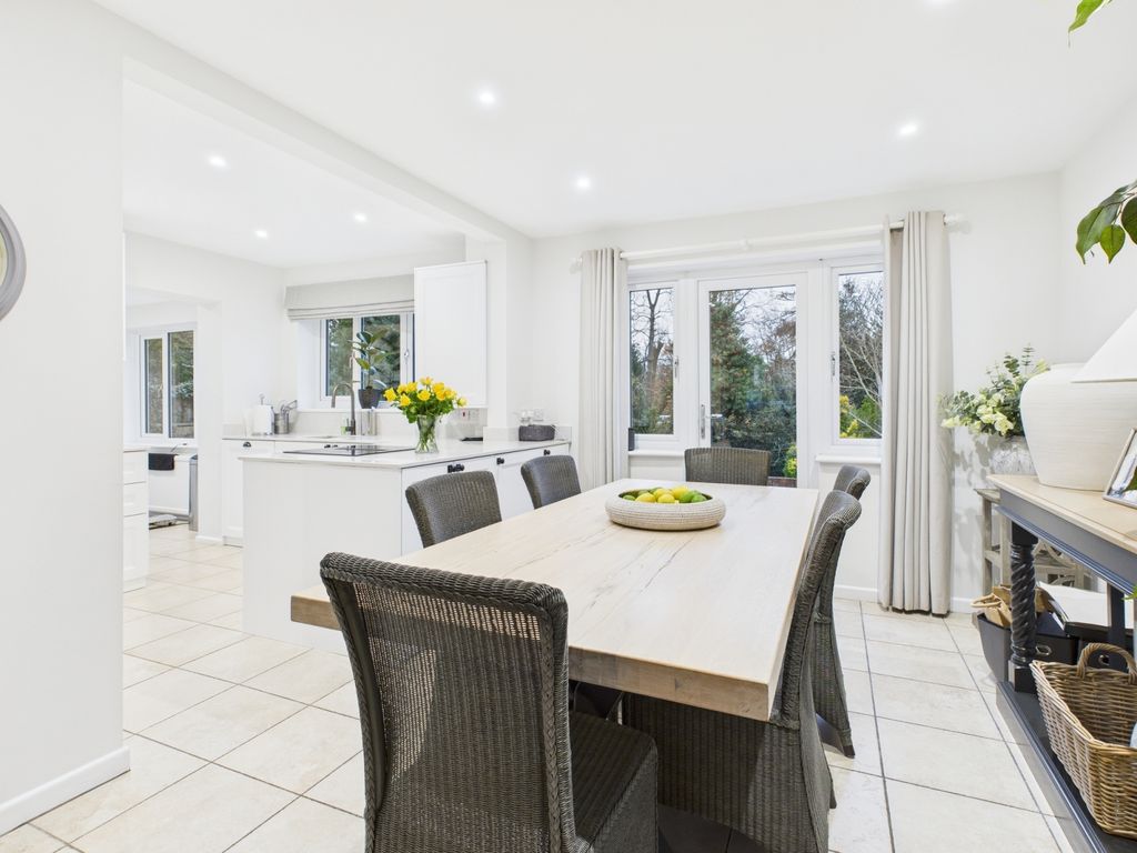 Property photo 3 of 19 Dining Area