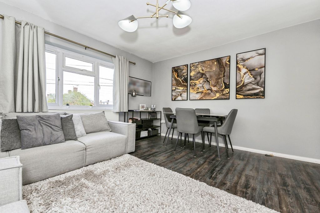 Property photo 3 of 12 Pbox-Img.Jpg