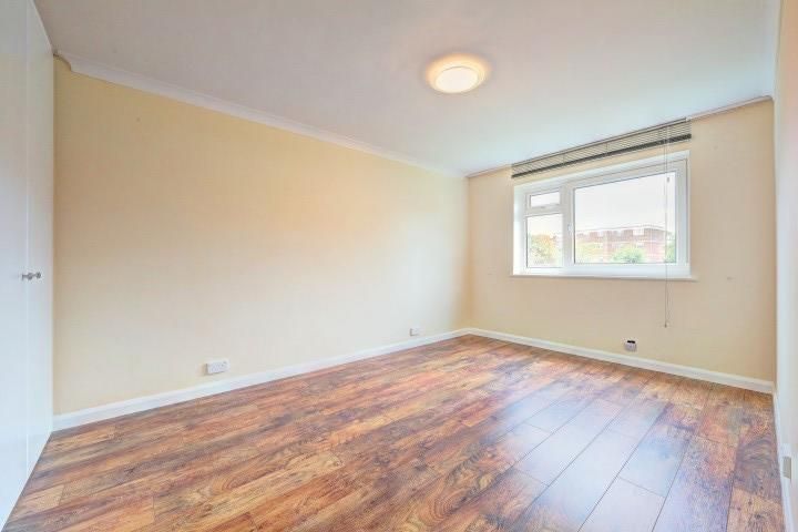 Property photo 3 of 5 Bedroom (Small).Jpg