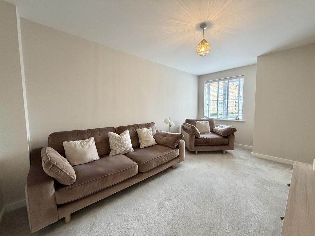 Property photo 2 of 17 Lounge