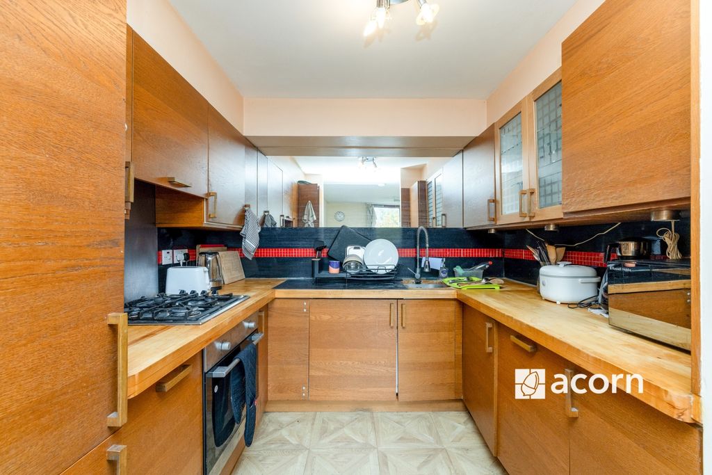 Property photo 3 of 10 Kitchen