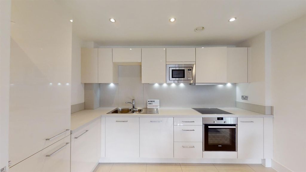 Property photo 2 of 11