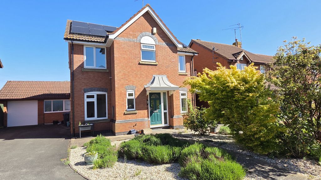 Property photo 1 of 32
