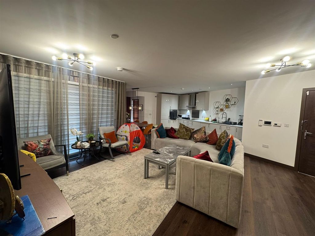 Property photo 3 of 11 Gallery