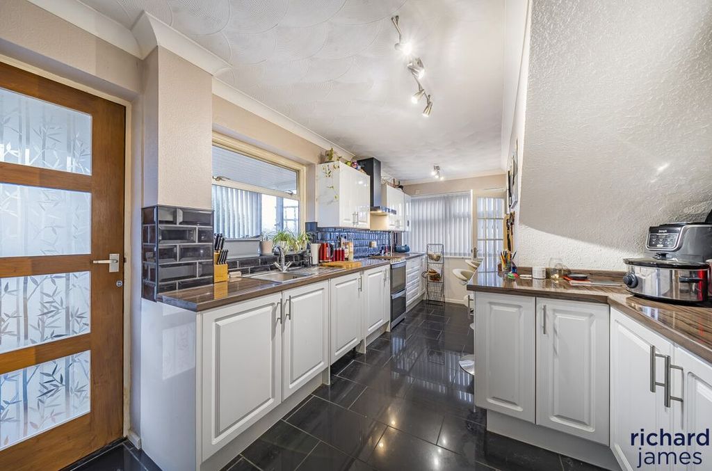 Property photo 3 of 19 6A498Bc3-86E1-4Ef...