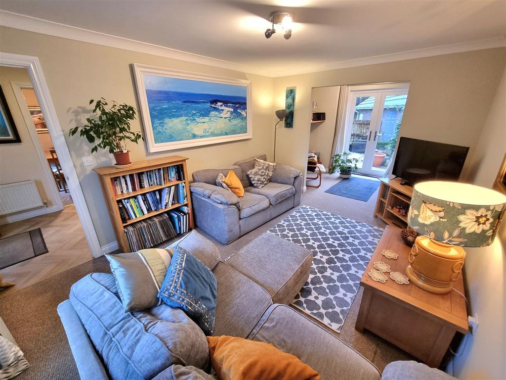 Property photo 2 of 20 Sitting Room.Jpg