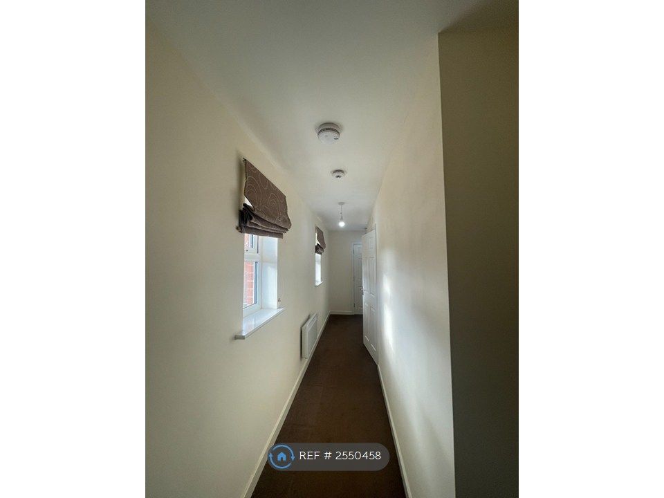 Property photo 2 of 11 Hallway / Reception
