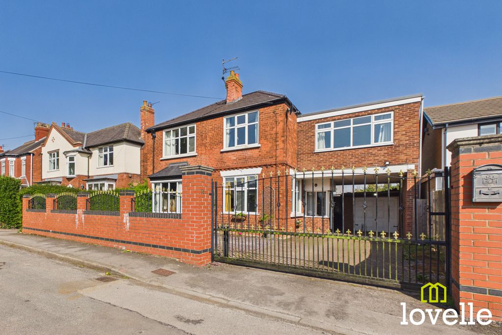 Property photo 1 of 32