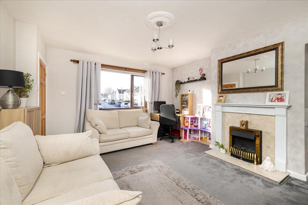 Property photo 3 of 24