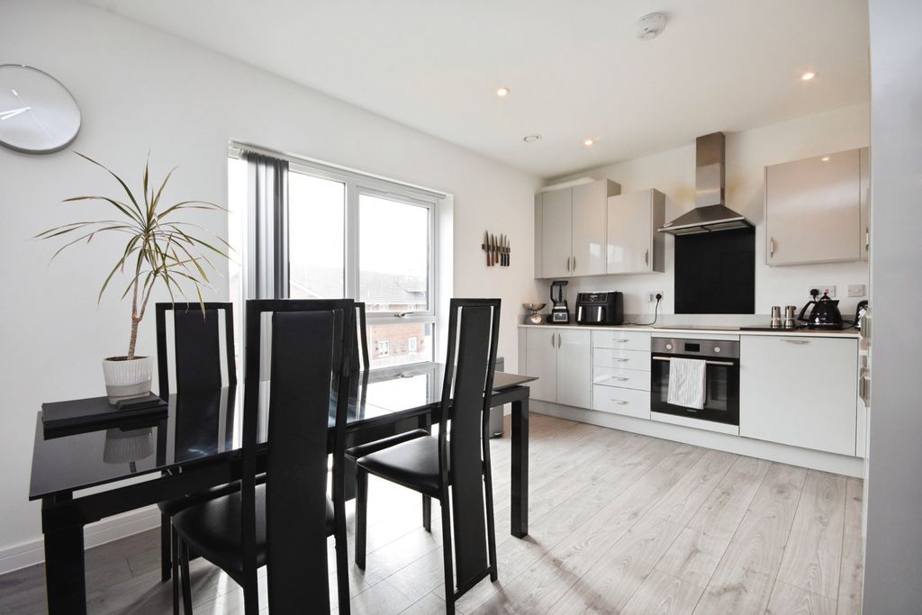 Property photo 3 of 14 Pbox-Img.Jpg
