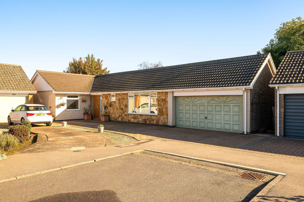 Property photo 2 of 37