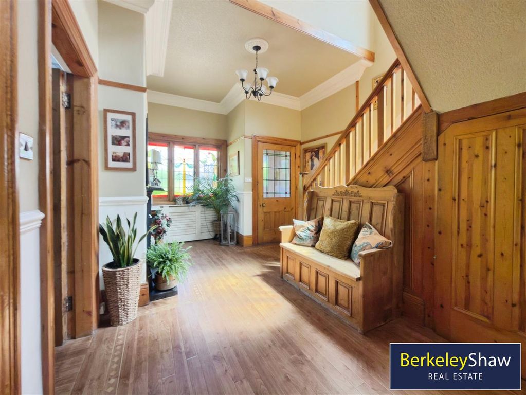 Property photo 1 of 38 Hall