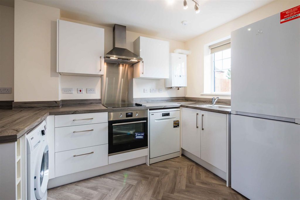 Property photo 3 of 11 Kitchen 2.Jpg