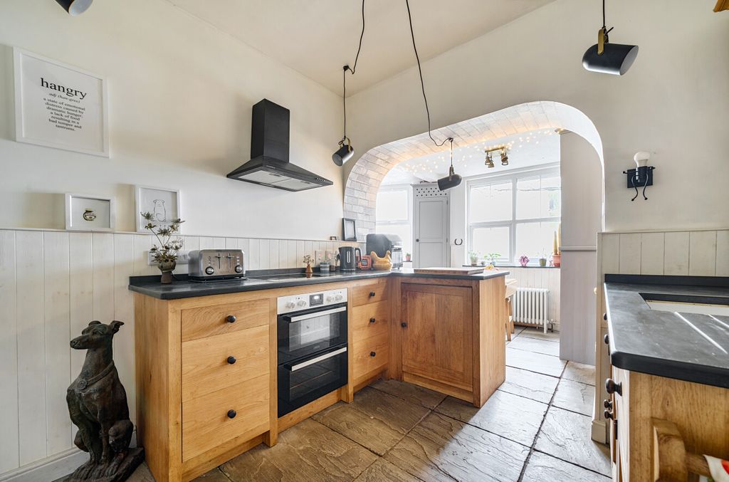 Property photo 2 of 16 1409693-11-698A09...