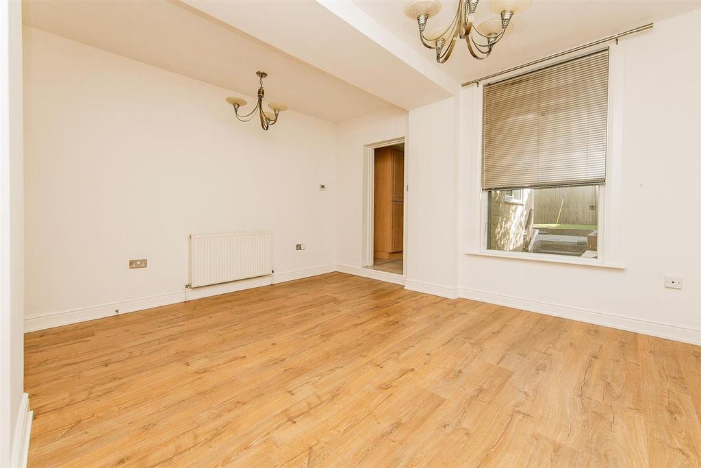 Property photo 3 of 9 Living Room