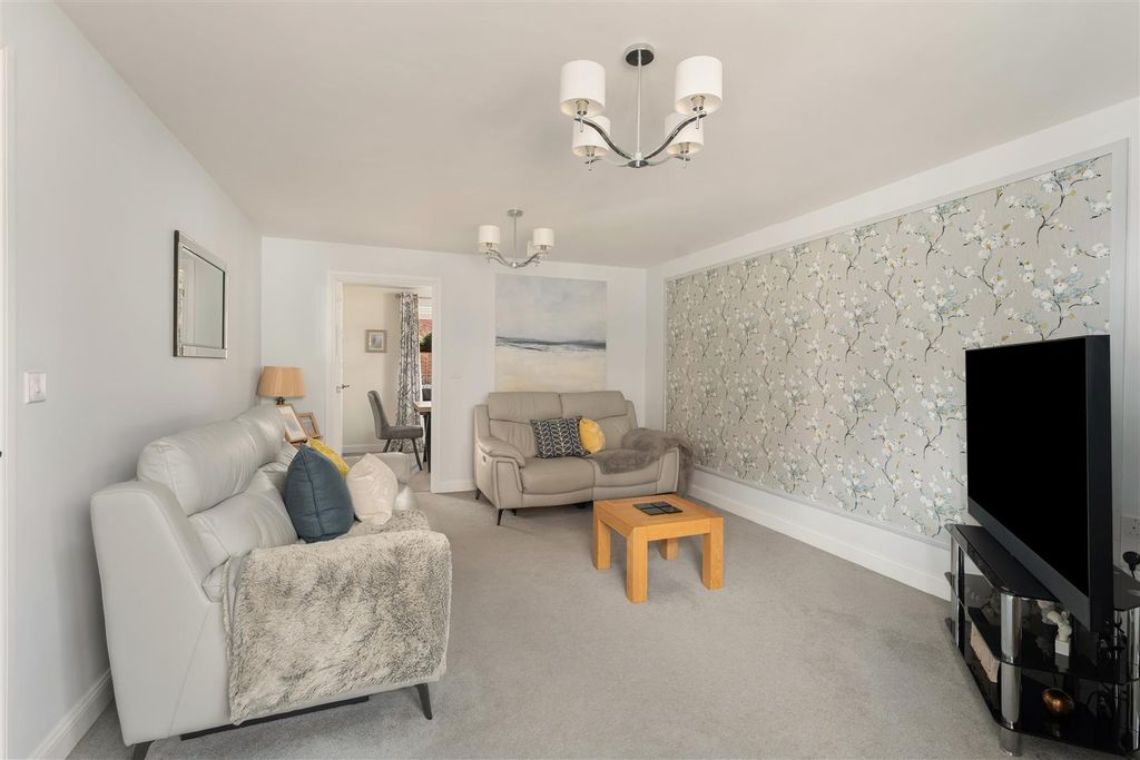 Property photo 2 of 21 57 Yarrow Road, Bodicote-6.Jpg