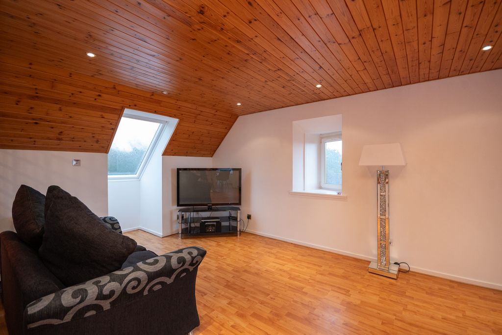 Property photo 3 of 15 Lounge