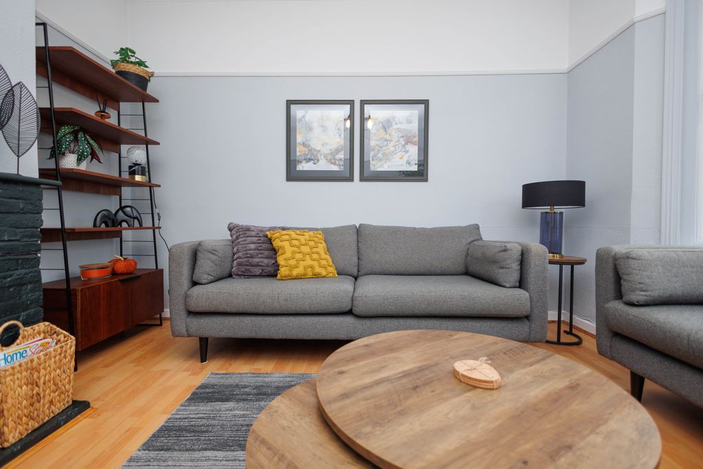 Property photo 3 of 14 _6M_9280