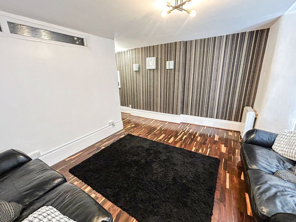 Property photo 3 of 14 Picture No. 05