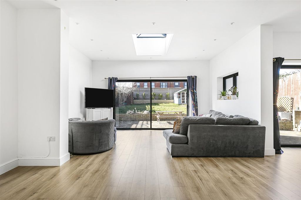 Additional image 9 of 5 bed detached house for saleOak Avenue, Enfield EN2