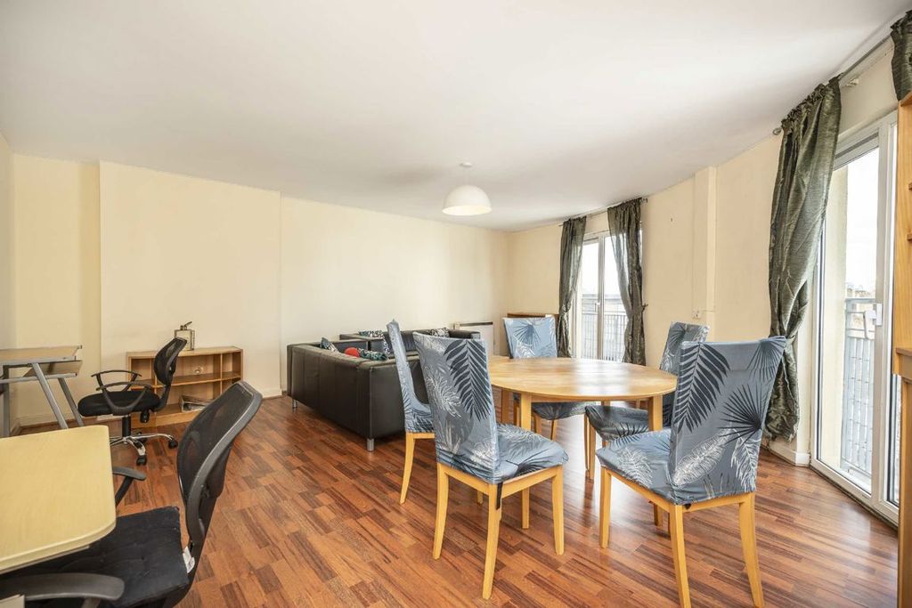 Property photo 2 of 7