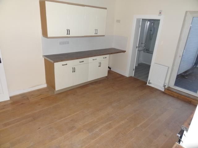 Property photo 3 of 7 Dining Kitchen