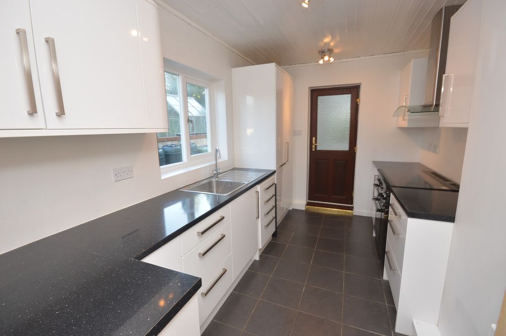 Property photo 2 of 12 Kitchen