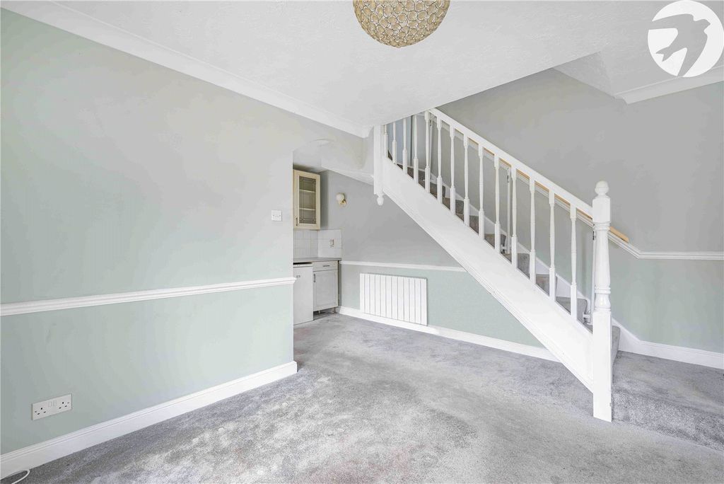 Property photo 2 of 22 Lounge