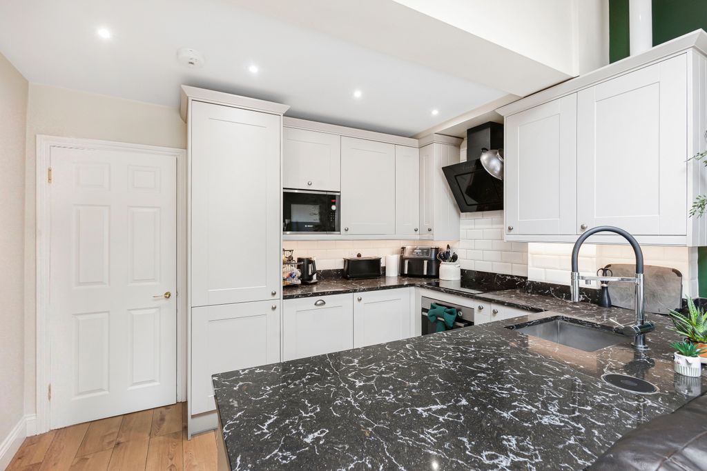 Property photo 3 of 14 Kitchen