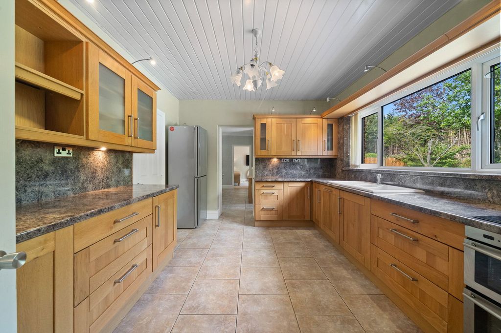 Property photo 3 of 39